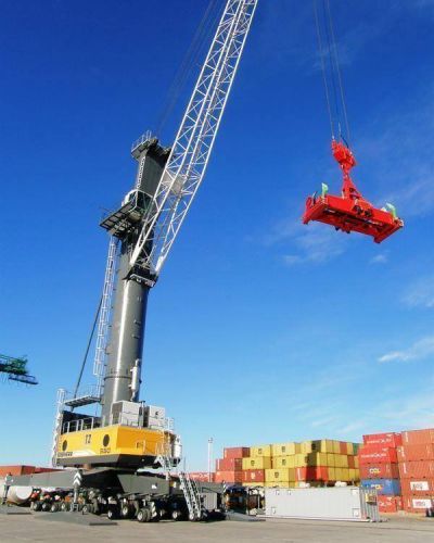 En Terminal Z�rate ya funciona la nueva gr�a Liebherr de 104 t.