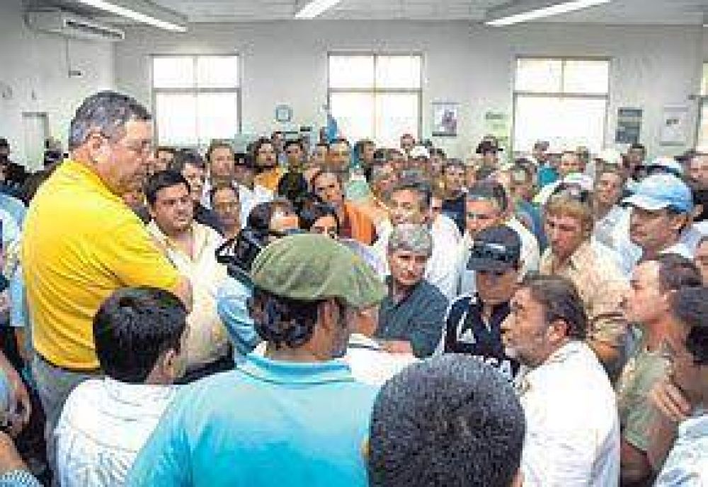 De Angeli y 200 productores tomaron un banco en Entre R�os