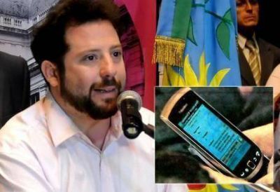 Ottavis "muestra" su chat y le apunta a Scioli