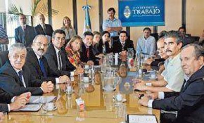 Hubo acuerdo con los docentes y el lunes empiezan las clases