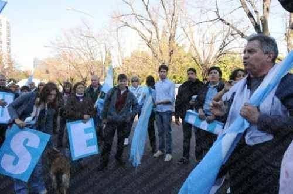 Presencia de varias localidades en Gobernaci�n para manifestarse por inseguridad