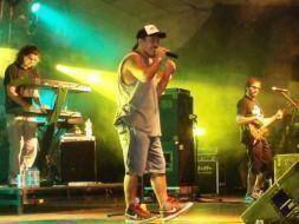 San Nicol�s: Rock solidario con Kapanga