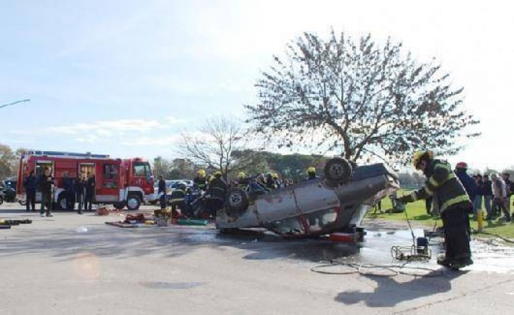 Con un impactante simulacro de accidente, cerr� la Semana de la Seguridad Vial