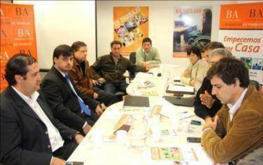 Se avanz� en la campa�a para regularizar el trabajo en el sector fruti hort�cola de la provincia