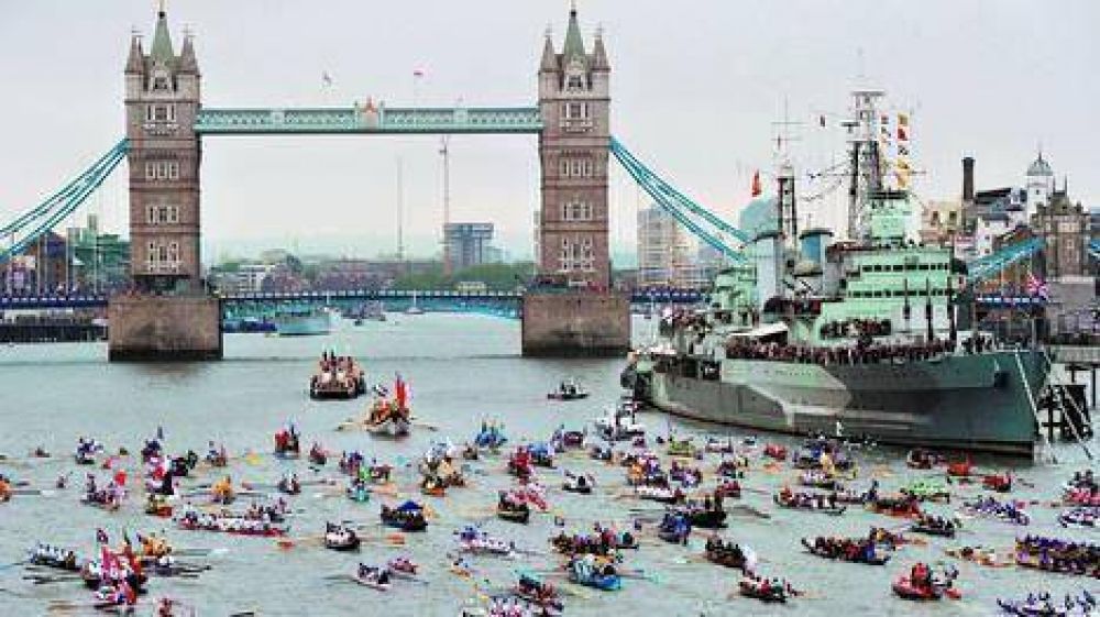 La Reina festej� con mil barcos y m�s de un mill�n de s�bditos