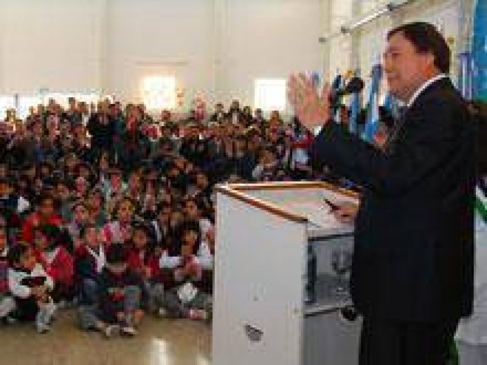 Weretilneck anunci� la construcci�n de siete nuevas escuelas
