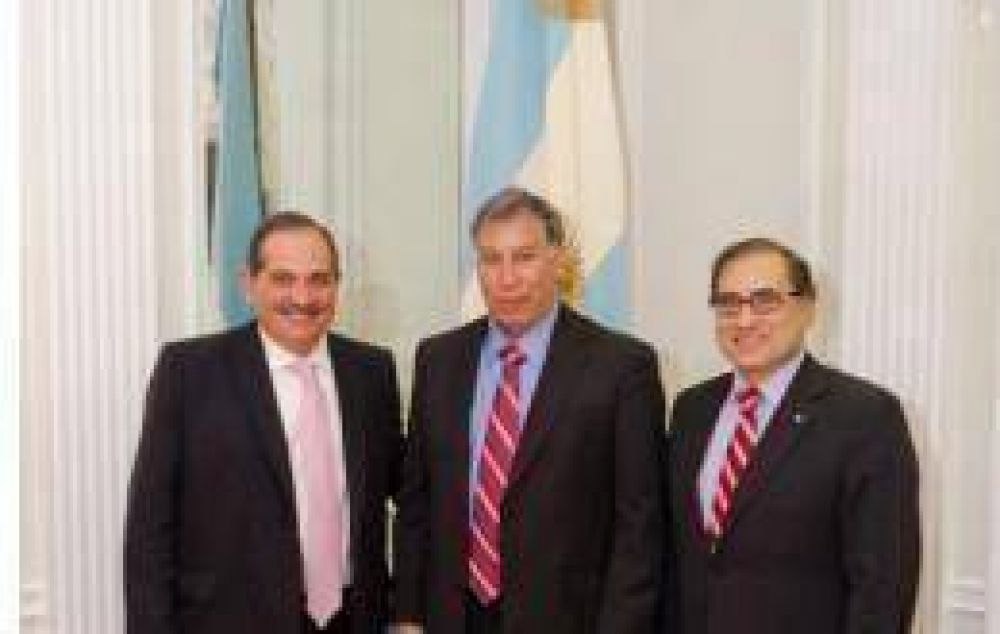 Alperovich y Arg�ello buscan reabrir el ingreso del lim�n a EE.UU.