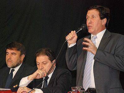  LAN�S | ACTO EN EL MUNICIPIO    D�az P�rez y Bibiloni firmaron el convenio para la limpieza del arroyo Olaz�bal