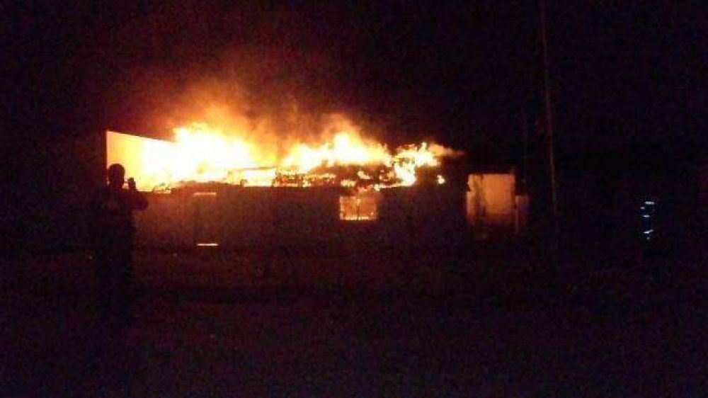 Intendente sugiri� que comedor municipal fue incendiado por narcos