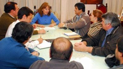 Blanca Osuna con los gremios menos el Suoyem