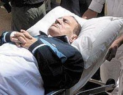 Mubarak reclama su pijama azul