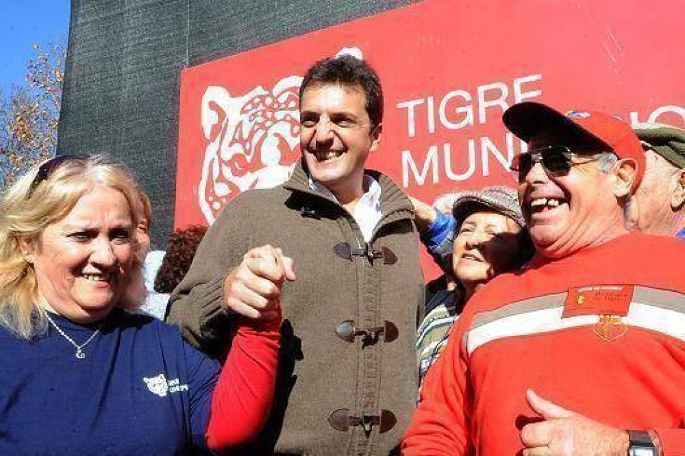 Massa encabez� una jornada recreativa junto a los abuelos