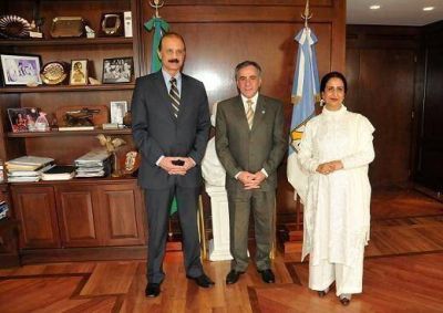 Cariglino recibi� a la Embajadora de Pakist�n en Malvinas Argentinas