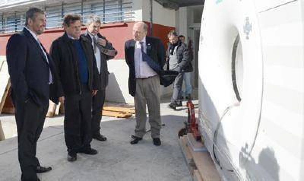 Con el arribo de ms equipamiento el CEMA se encamina a su apertura