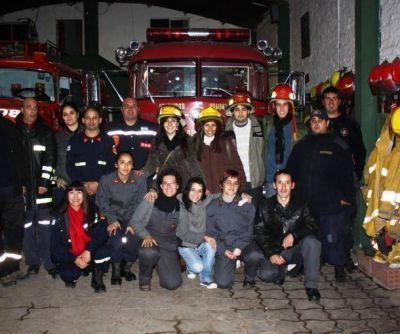 J�venes PRO visitaron el Cuartel de Bomberos de Sierra de los Padres