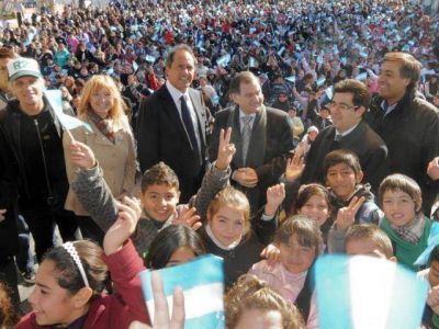 FLORENCIO VARELA Scioli y Pereyra en acto por el Medio Ambiente