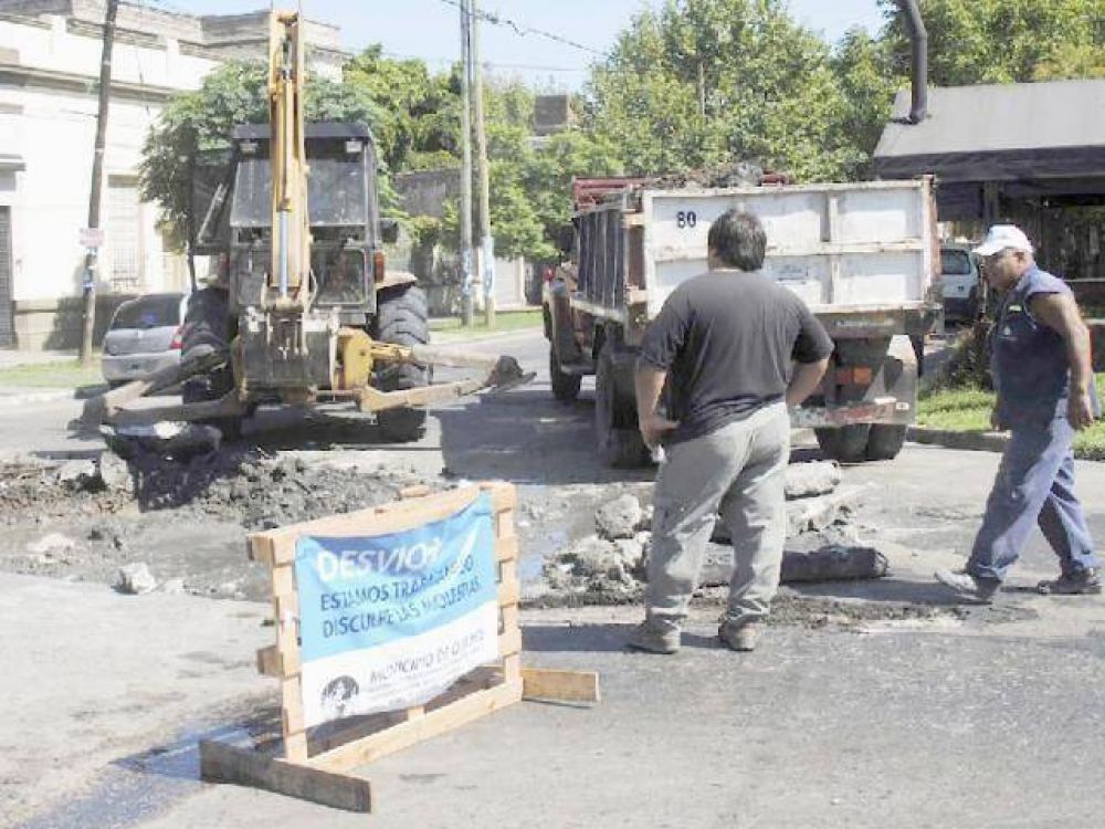 QUILMES Contin�an los trabajos de bacheo