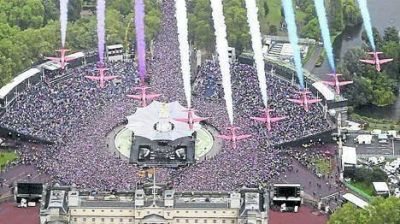 El homenaje a la Reina revel� una monarqu�a renovada