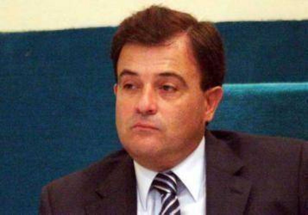Pesatti: El gobierno �va a cumplir con el compromiso de pagar los sueldos y el medio aguinaldo como corresponde"