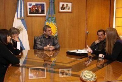 Avellaneda: Ferraresi se reuni� con los integrantes del programa de alfabetizaci�n �Yo Si Puedo�