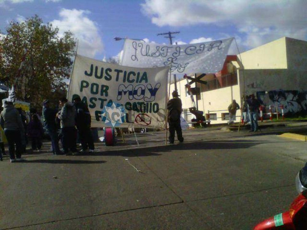 QUILMES Corte de v�as pidiendo justicia