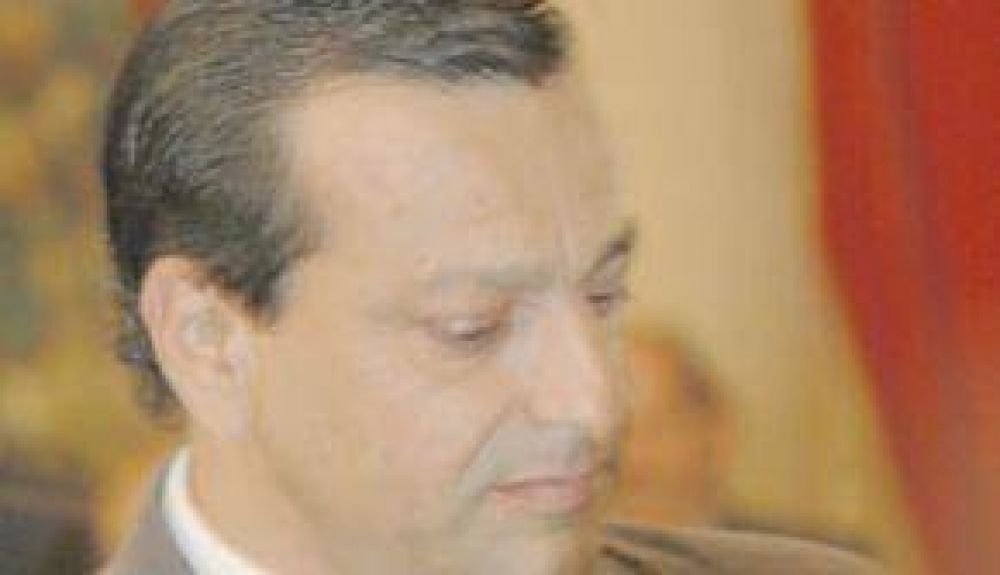 Marcelo Lara Gross a las pi�as con mujeres de un asentamiento