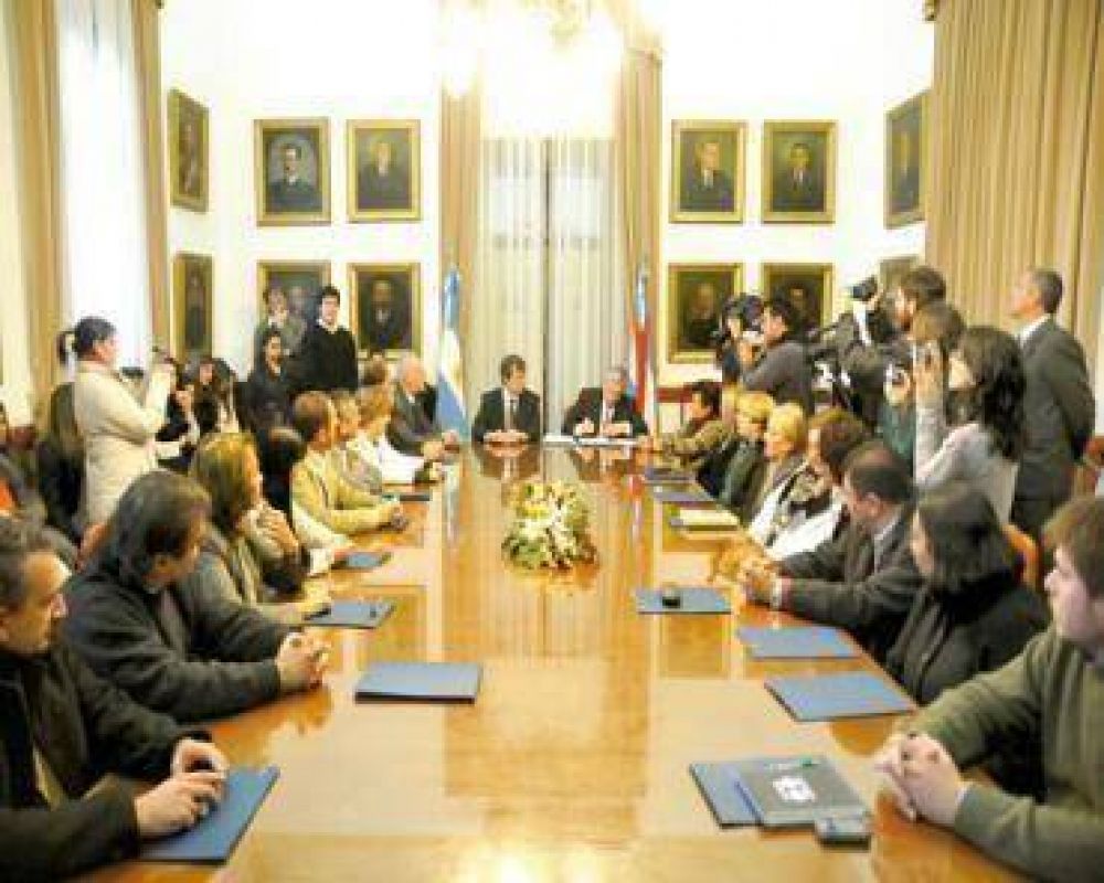 Firmaron el acta de normalizaci�n de la UADER