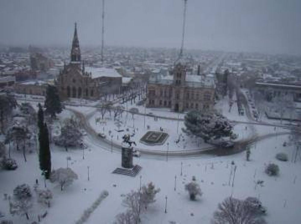 La nieve se hizo due�a de Tres Arroyos por un d�a