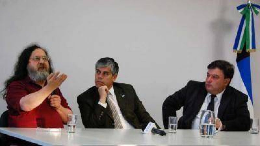 El l�der mundial de Software libre se present� en la Legislatura de R�o Negro