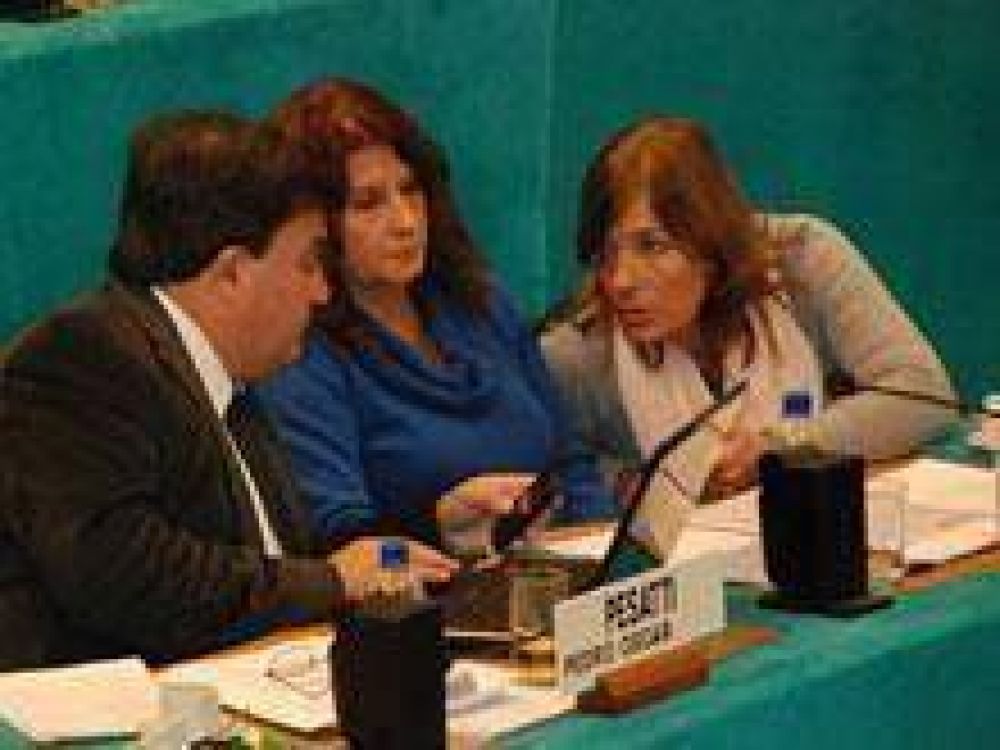Ampl�an restricciones para ejercer cargos p�blicos a ex funcionarios de la dictadura militar