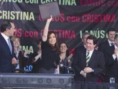 Cristina inaugur� laboratorio en la Universidad de Lan�s junto a Scioli y D�az P�rez