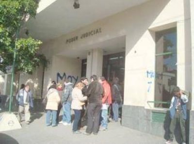 Judiciales hoy paran y reclaman el pago de d�as de huelga descontados