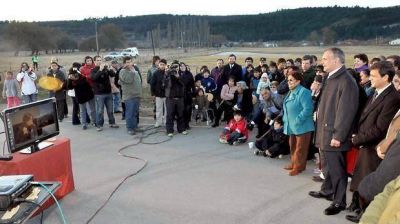 El gobernador firma convenio para viviendas y un gimnasio