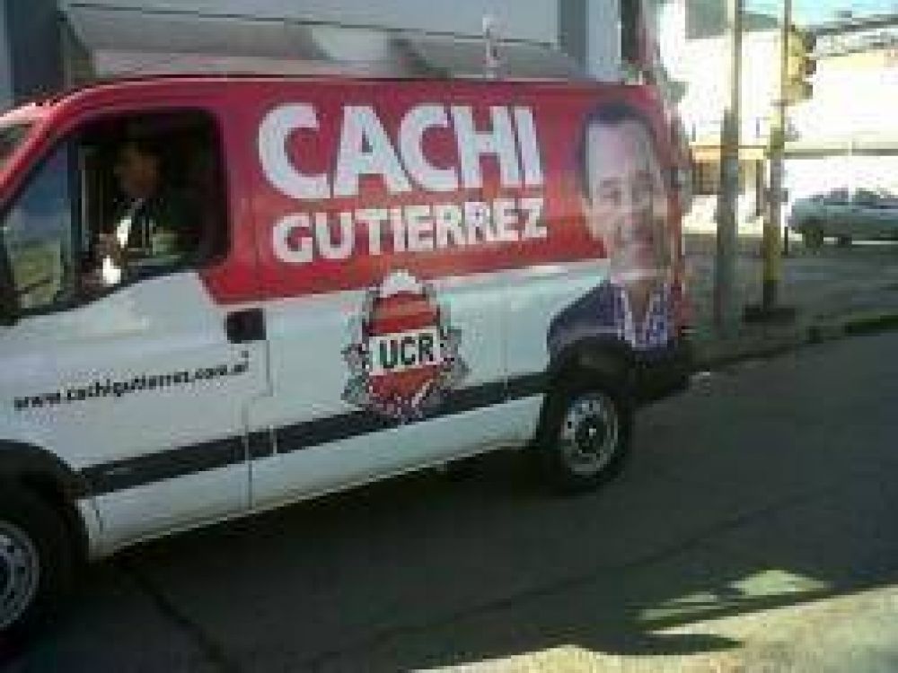 Internas UCR: M�vil de "Cachi" Guti�rrez de campa�a por la Segunda Secci�n