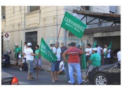 El gremio de Camioneros har�a paros sorpresivos en Entre R�os