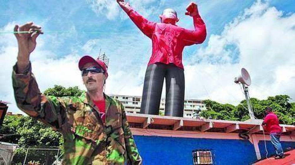 El Ch�vez �inflable�, la nueva estrella de la campa�a electoral