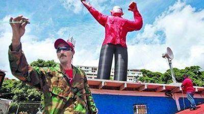 El Ch�vez �inflable�, la nueva estrella de la campa�a electoral