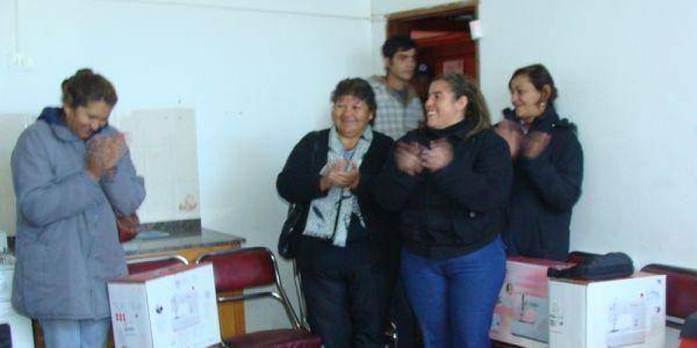 Gobierno entreg� microemprendimientos