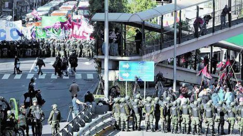 La CTA opositora hizo m�s de 100 cortes y llev� sus reclamos a la Plaza