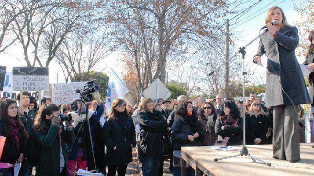 En el abrazo al colegio, Gvirtz dijo que leer a Walsh es una �pol�tica de estado�