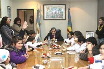 Alumnos de la Escuela N� 1 visitaron al intendente