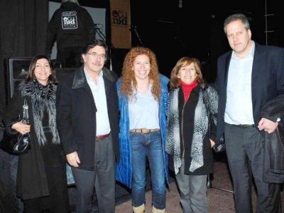 El Municipio, en el comienzo de El ECuNHI hace escuela