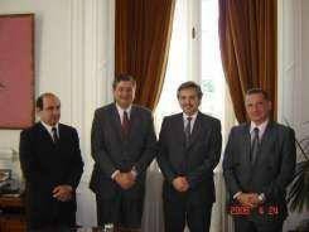 Bloquistas renuevan el romance con Fern�ndez