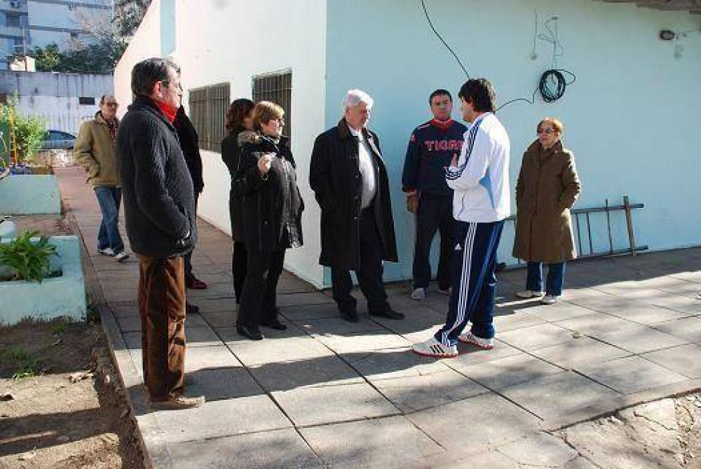 Luis Andreotti recorri� distintas instituciones del Barrio Infico