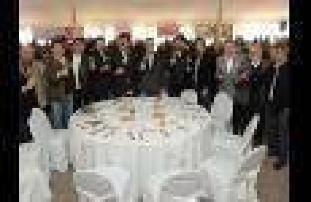 En el almuerzo de los bodegueros, el gobernador anunci� la creaci�n de una bodega para contratistas en Jun�n