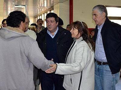 Mariotto recorri� el hospital Gandulfo junto a funcionarios