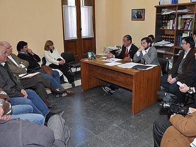 Arrieta se reuni� con productores rurales en San Vicente