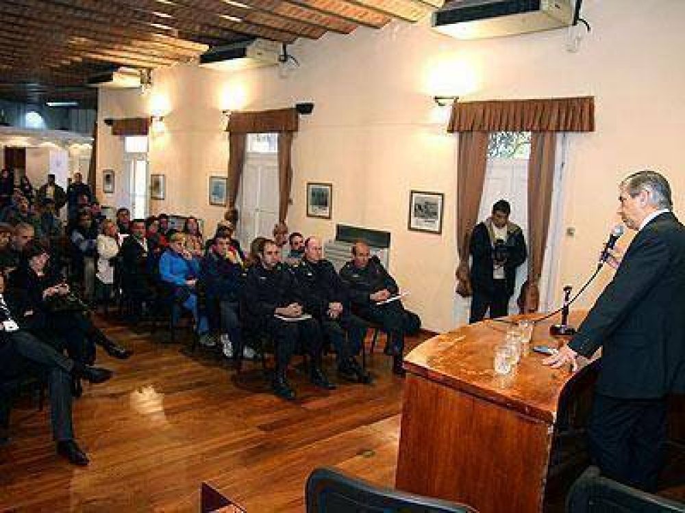 Di Sabatino debati� sobre seguridad con comerciantes de Alejandro Korn