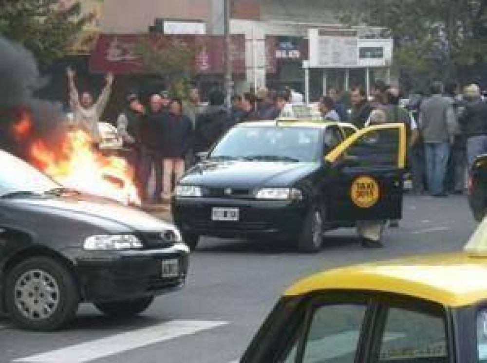 El presidente de la C�mara de Remiseros cont� que un compa�ero fue baleado y asegur� que �las medidas de seguridad no llegan nunca�