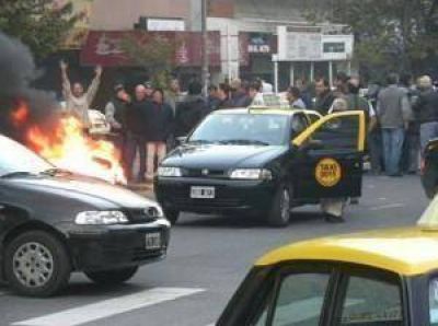 El presidente de la C�mara de Remiseros cont� que un compa�ero fue baleado y asegur� que �las medidas de seguridad no llegan nunca�